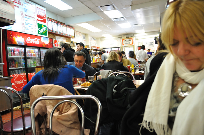 Schwartz's_Deli_Interior Schwartz's_Deli_Interior