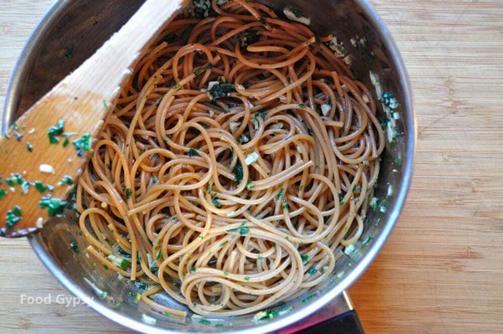 Spaghetti with Garlic and Parsley, Simple Italian Food Gypsy